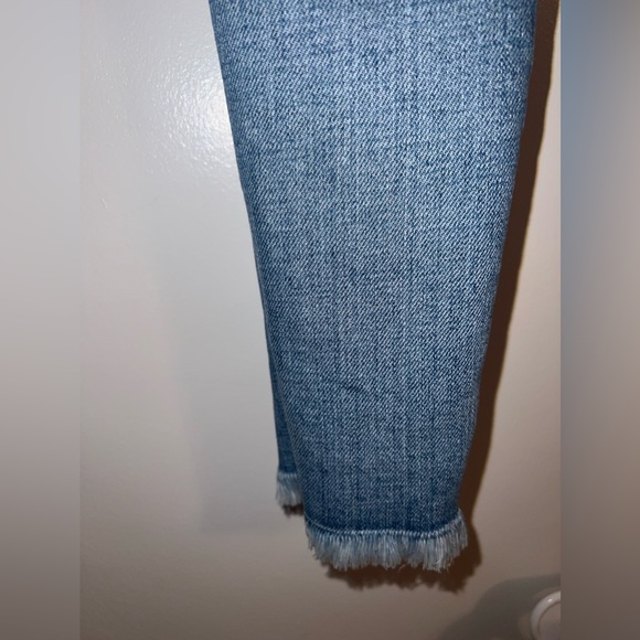 Joes jeans. Distressed jeans. Size 25W. Skinny Jean. - Picture 4 of 7